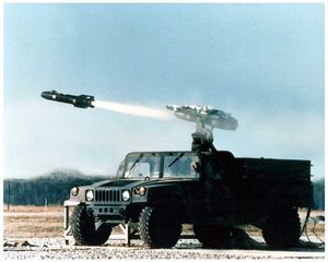 AGM-114 헬파이어 미사일을 발사하는 HMMWV