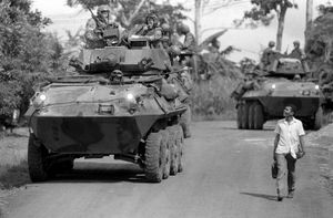 저스트 코즈 작전 중 미 해병대 LAV-25 3대