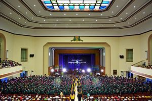 양곤 대학교 학위 수여식장에서 열린 2019년 동양곤 대학교 졸업식