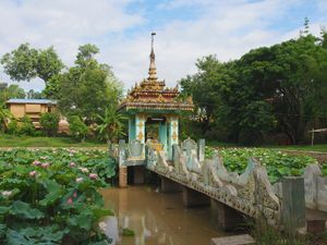 샨 주 시파우에 있는 신 우파구타 사당.