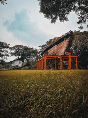 도시에 전시된 발랑가이 복제품