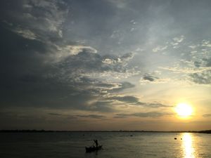 케풀라우안 메란티군 해변에서 본 일몰