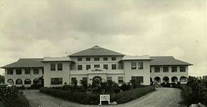 미국 개신교 장로교 선교사 조셉 앤드류 홀이 1901년에 설립한 일로일로 선교 병원(Iloilo Mission Hospital)은 필리핀 최초의 미국계 개신교 병원이다.