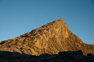 키나발루산 정상, 로우 피크