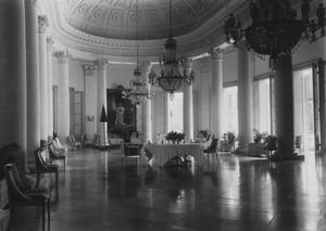 1921년 궁전 내부, 궁전의 대홀을 묘사