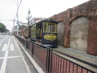 "안티구오 트렌 데 마리키나(Antiguo Tren de Marikina)" 공원, 슈 어베뉴(Shoe Avenue)(옛 몬탈반 노선 철도 위치)에 위치, 1900년대 초 도시를 통과했던 증기 기관차의 복제품.