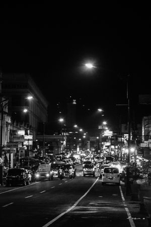 살라티가의 주요 도로인 수디르만 장군 거리