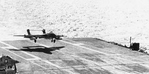 1963년 1월 레인저호에 착륙하는 시 빅센 제892 NAS