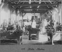 방카섬 코바의 주석 광산 작업장에서 일하는 노동자들의 사진.