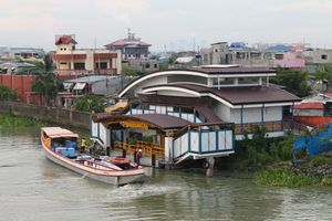 파시그 강(Pasig River)에서 운항되는 나룻배