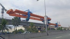 2021년 11월, 유니와이드 코스탈 몰 앞에 설치된 거더 설치 장비
