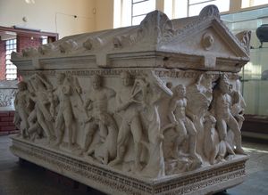 헤라클레스의 12과업을 묘사한 헤라클레스 석관(150~160년경), 카이세리 고고학 박물관.