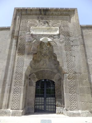 게브헤르 네시베 메드레세(치프테 메드레세)는 카이세리에 위치한 역사적인 쌍둥이 메드레세 건축물 단지이다.