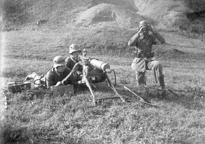 MG 08 시스템 (7.92 mm)과 1931년경의 운용병