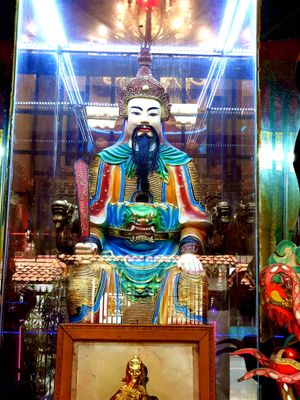 호찌민시(Hồ Chí Minh City)의 사당에 있는 쩐흥다오 동상