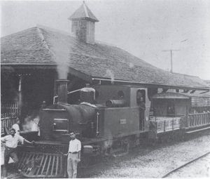 1915년 정부 철도 개통 후 설치된 "불란(Bulan)"이라는 이름의 기관차.