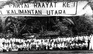 1957년 킬라나스에서 열린 창당 대회에서 국민당 고위 관계자들과 당원들이 단체 사진을 찍고 있다.