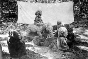 돌록 상굴의 시투스 호퐁(Situs Hopong), 선사시대 바탁 문명의 가능성 있는 증거인 석상 유적지