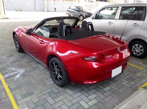 마쓰다 MX-5 후측면