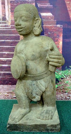 무아르잠비의 수호신(드바라팔라)상