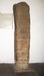 순다 칼라파의 파드라오 (1522), 포르투갈과 힌두 순다 왕국 간의 조약을 기념하는 그리스도 기사단의 십자가가 새겨진 석주, 자카르타 인도네시아 국립 박물관에 보관되어 있다.