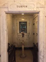 벤 터핀이 안치된 납골당. 글렌데일의 포레스트 로운 메모리얼 파크 내부.