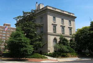 1889년부터 1895년까지 모턴은 워싱턴 D.C.에 있는 이 저택에 거주했습니다.