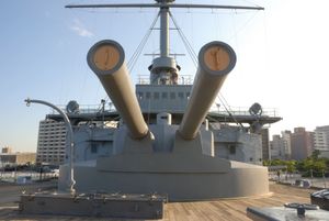 2}}의 주포와 전방 포탑