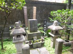 에이칸인에 있는 스기타 겐파쿠 묘