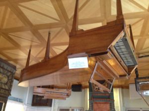 모차르트의 발터 피아노. 잘츠부르크 탄츠마이스터하우스(Tanzmeisterhaus Salzburg) 본관에 전시되어 있다. 모차르트 가족은 1773년 이후 잘츠부르크에서 이곳(현재 모차르트 박물관)에 살았다. 하지만 이 위치는 역사적 사실과 다르다. 모차르트 생전에는 이 악기를 비엔나에서 사용했다.