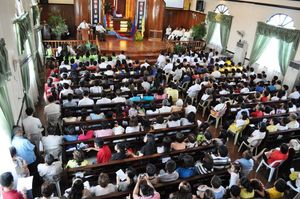 필리핀 바탄주 루아칸 교회에서 열린 필리핀 감리교회(Ang Iglesia Metodista sa Pilipinas) 초대 감독의 서임식