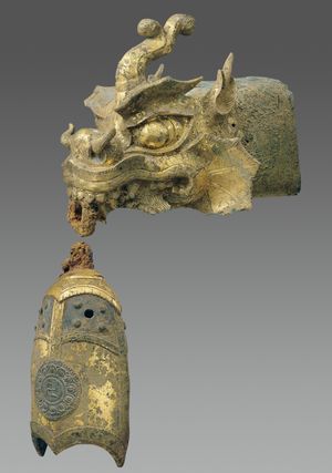 용머리 모양 처마 끝 장식과 풍경(Rafter finial in the shape of a dragon's head and wind chime), 10세기경