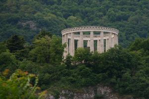 체사레 바티스티의 묘소