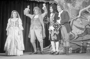 돈 파스콸레 저택의 네 사람