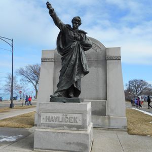 카렐 하블리체크 보로프스키 기념비, 시카고 일리노이주 박물관 단지 연대 드라이브에 위치