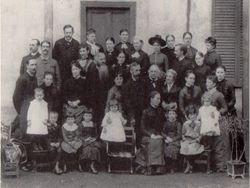 1880년대 중반 미국합중국 장로교 도쿄 선교부 구성원 가족의 단체 사진