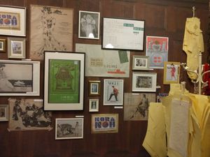 노라 노의 옷본과 기록들.