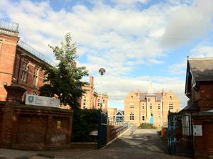 바르톨로메 하우스(Bartolome House) 법학대학