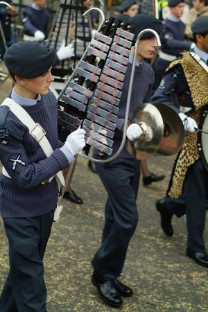 영국 왕립 공군 사관학교 군악대가 사용하는 수직형 벨 라이어