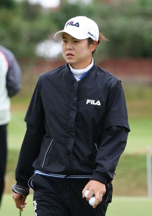 휠라 골프 후원을 받는 한희원. 휠라는 아쿠시넷 인수를 통해 골프 사업을 강화했다.