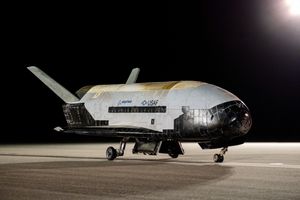 X-37B는 OTV-6 미션의 909일째인 2022년 11월 12일에 NASA 우주왕복선 착륙 시설에 착륙했다.
