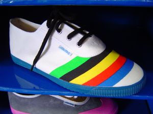 보로보 신발 제조업체의 주력 브랜드인 Startas 스포츠화.