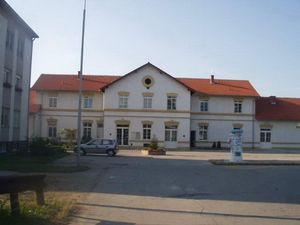 주요 Vukovar-Borovo Naselje 기차역(Vukovar-Borovo Naselje railway station).