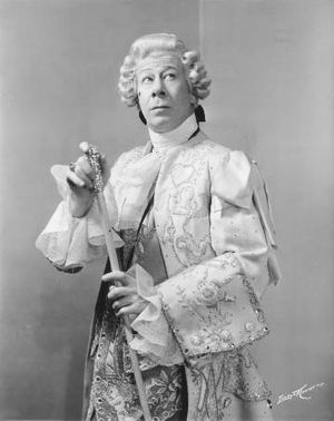 1939년 브로드웨이 작품 두바리 였던 여인 (DuBarry Was a Lady)에서 루이 블로어 역의 라르