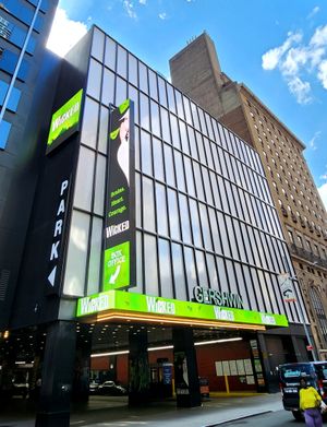 2003년 개막 이후 현재까지 거슈윈 극장(Gershwin Theatre)에서 공연되고 있는 오리지널 브로드웨이 공연