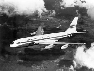 보잉 720은 1959년 11월 23일에 첫 비행을 했다.
