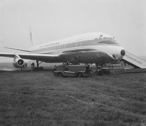 암스테르담에서 활주로를 이탈한 DC-8 (1963년)