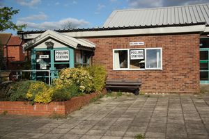 2010년 영국 총선을 위한 투표소로 개조된 마을회관