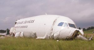 기체 앞부분 잔해