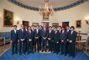 2009년 10월, 버락 오바마 대통령의 초청으로 백악관 블루룸에서 공연하는 펜 마살라(Penn Masala) 